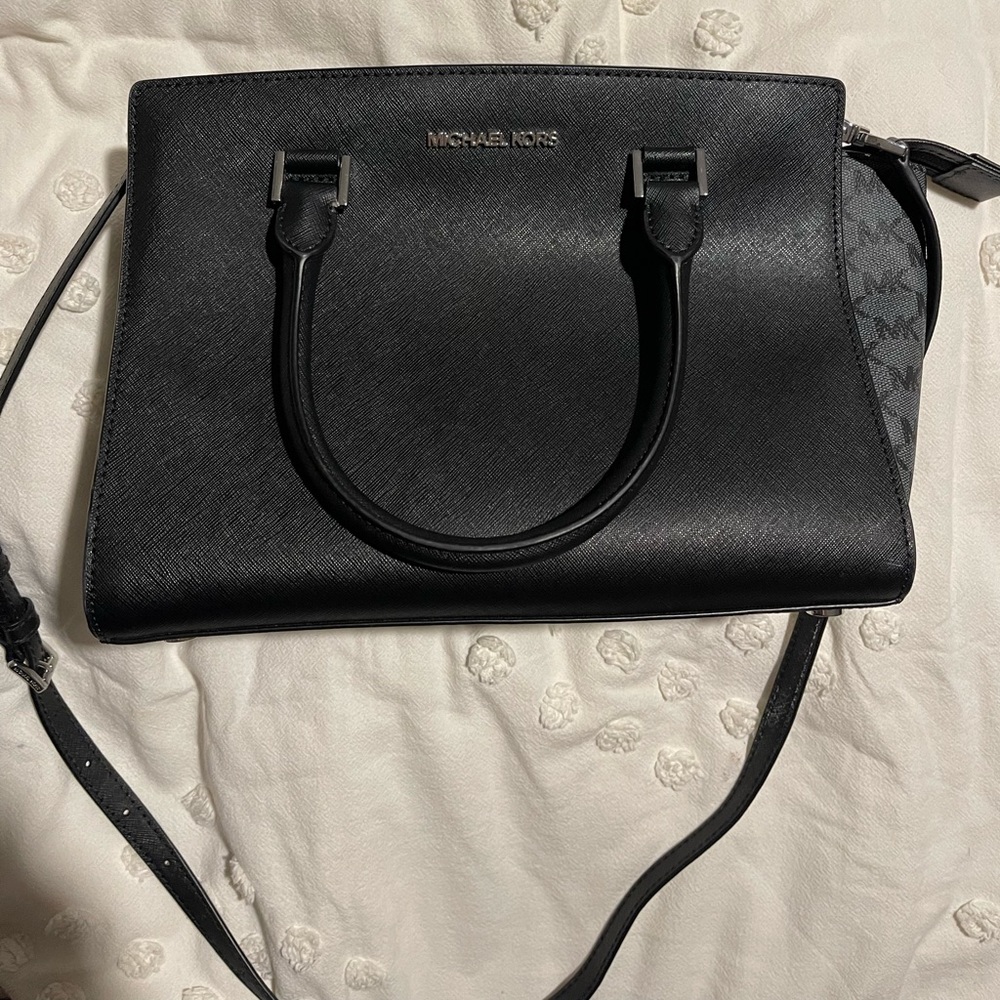 MICHAEL KHORS PURSE NEVER USED